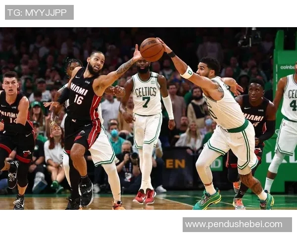 热火与凯尔特人激战正酣直播精彩瞬间不容错过