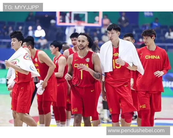 男篮亚锦赛精彩回顾中国队对阵菲律宾的激烈对抗录像分析