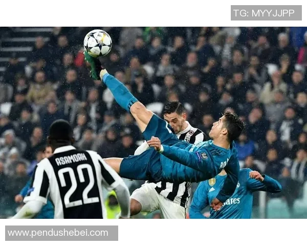 球迷冲进场内抢C罗球衣引发欧冠赛场奇葩一幕