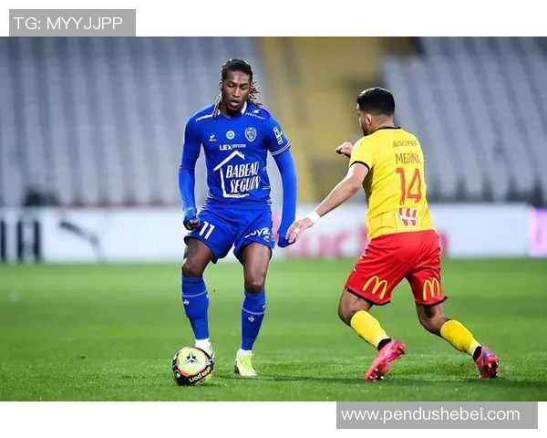 阿雅克肖主场迎战梅斯争夺法乙联赛关键三分之战